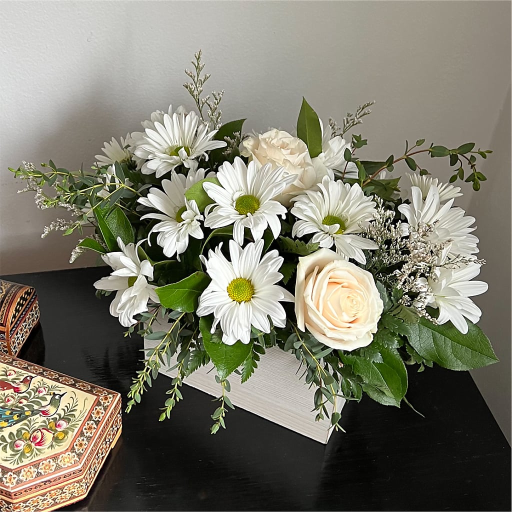 Fresh Linen Box Bouquet – Nicholasville Florist, Nicholasville KY